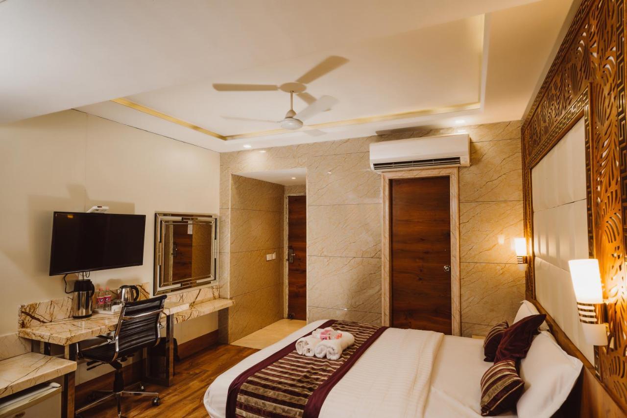 The Deep Hotel Kanpur Luaran gambar