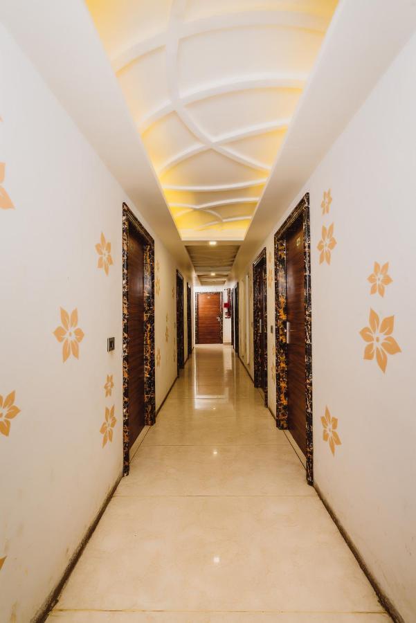 The Deep Hotel Kanpur Luaran gambar