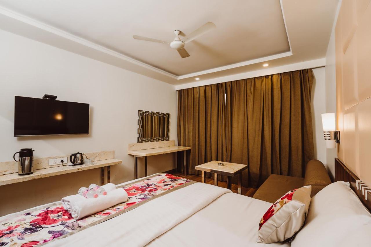 The Deep Hotel Kanpur Luaran gambar